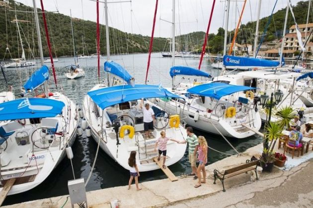 10-kafulinja-vo-Grcija-so-najzivopisen-pogled-08