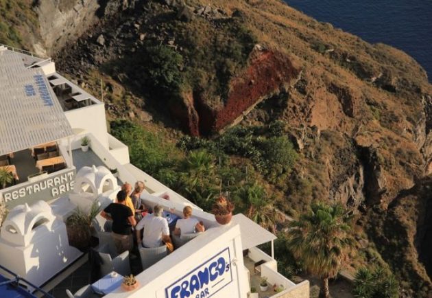 10-kafulinja-vo-Grcija-so-najzivopisen-pogled-10