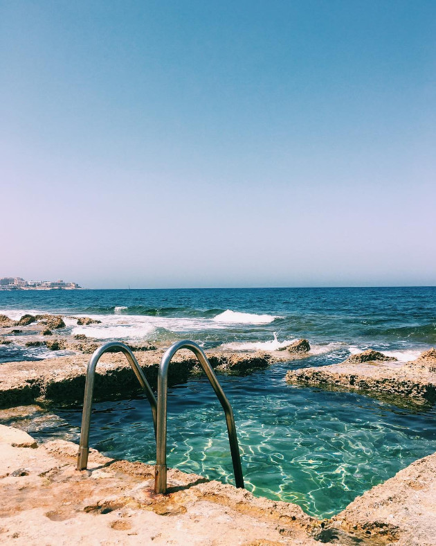 Dokolku-se-najdete-vo-Malta-zadolzitelno-zaplivajte-vo-ovie-6-otvoreni-bazeni-13.jpg