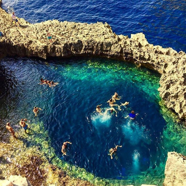 Dokolku-se-najdete-vo-Malta-zadolzitelno-zaplivajte-vo-ovie-6-otvoreni-bazeni-14.jpg