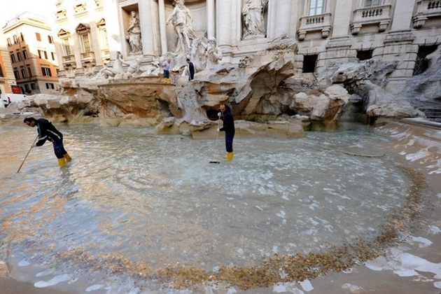 fontana-di-trevi-vo-2017-ta-zaraboti-1-4-milioni-evra-od-frleni-moneti-5.jpg