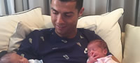 prva-fotka-od-bliznacite-na-ronaldo-mateo-i-eva-povekje.jpg