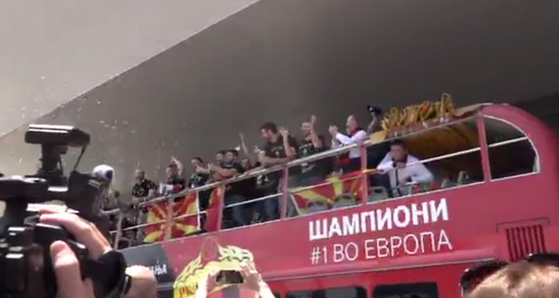 sledete-vo-zivo-gi-precekuvame-vardarci-na-aerodrom-i-plostad-video-001.jpg