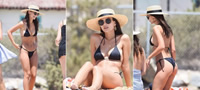 emili-ratajkovski-vo-crno-bikini-e-son-na-sekoj-maz-na-plaza-foto-povekje.jpg