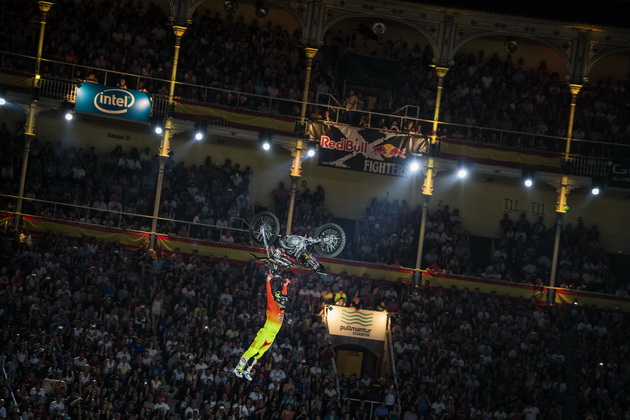 red-bull-x-fighters-2017-spain-madrid-cetirikratniot-pobednik-go-nema-no-cetiri-eks-shampioni-ke-poletaat-od-madrid-02.jpg