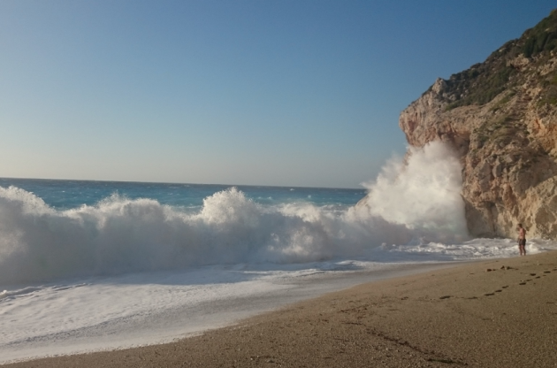 spoj-na-divina-i-neverojaten-pogled-plazata-milos-na-lefkada-e-unikatno-dozivuvanje-05