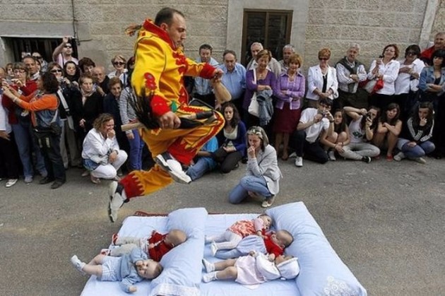 10-najcudni-festivali-vo-svetot-04.jpg