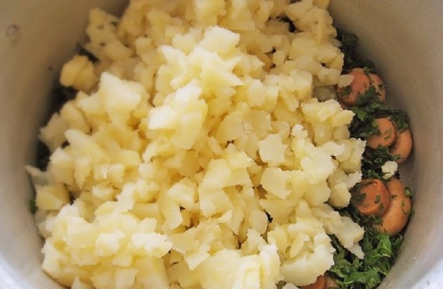 Redena-salata-so-pecurki-koja-moze-da-zameni-cel-rucek (3).jpg