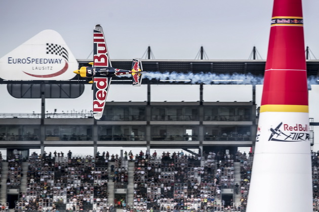 red-bull-air-race-2017-vozbuda-do-usvituvanje-avionskite-trki-ke-go-zapalat-neboto-nad-germanija-01.jpg