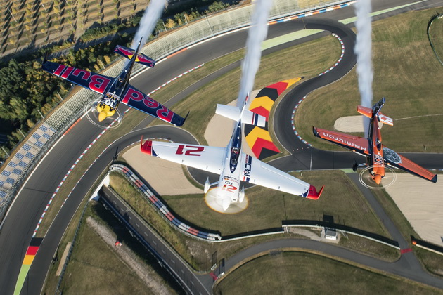 red-bull-air-race-2017-vozbuda-do-usvituvanje-avionskite-trki-ke-go-zapalat-neboto-nad-germanija-02.jpg