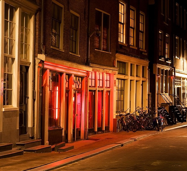 red-light-district-vo-amsterdam-palati-vo-oae-8-mesta-niz-svetot-zabraneti-za-fotografiranje-02.jpg
