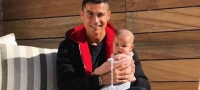 kristijano ronaldo se vrati vo ulogata na tatko i pozirase so kerkickata eva 001 povekje