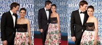 mila-kunis-i-ashton-kutcher-za-prvpat-se-pojavija-zaedno-na-crven-tepih-po-17-godini-povekje.jpg