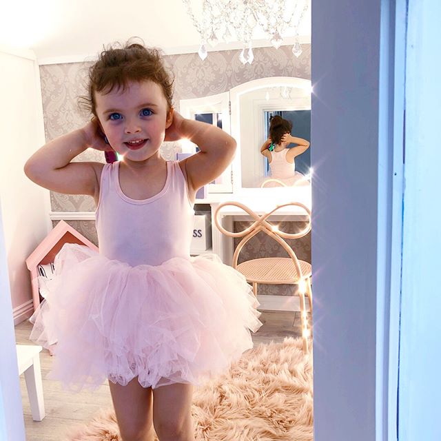 princeza-na-instagram-ima-samo-3-godini-luksuzna-palata-i-iljadnici-obozhavateli-7.jpg
