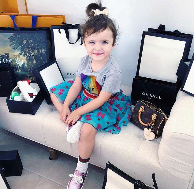 princeza-na-instagram-ima-samo-3-godini-luksuzna-palata-i-iljadnici-obozhavateli-8.jpg