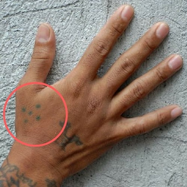 Татуировка 5 точек на руке