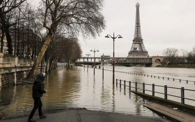 izlevanjeto-na-sena-go-pretvori-pariz-vo-venecija-001.jpeg