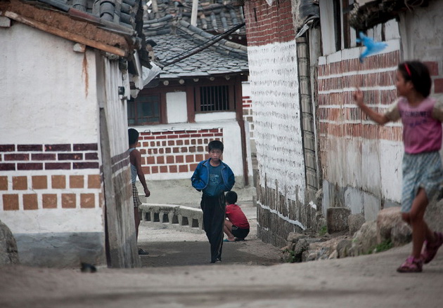 fotografii-od-realniot-zivot-vo-severna-koreja-fotografot-dobil-crn-pechat-za-vlez-vo-zemjata-06.jpg