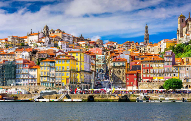 porto gradot na mostovi tesni ulicki i zaslepuvacki pogledi 3 copy