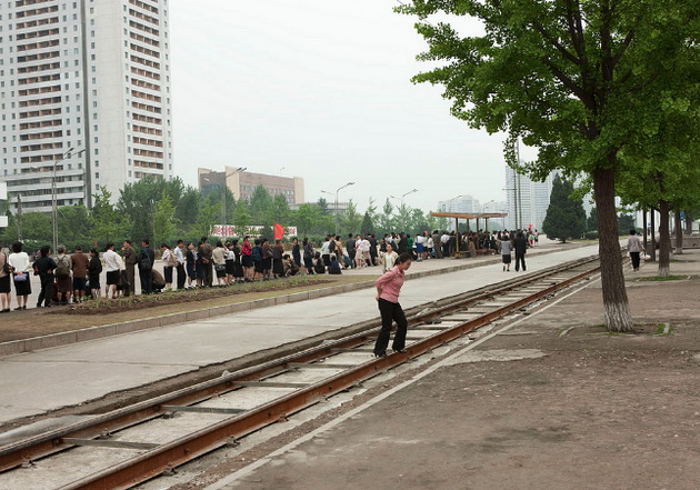 zabraneti-fotografii-od-severna-koreja-fotografot-dobil-crn-pechat-za-vlez-poradi-niv22.jpg