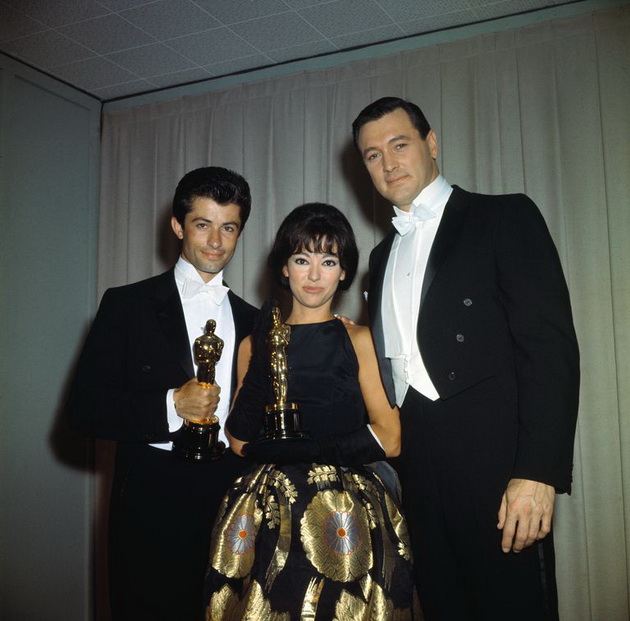 rita-moreno-vo-istiot-fustan-koj-go-nosela-na-oskarite-pred-56-godini-foto-04.jpg