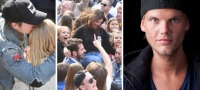 sergels torg plostadot vo stokholm prepoln so fanovi koi se zboguvaa od avici 001 povekje
