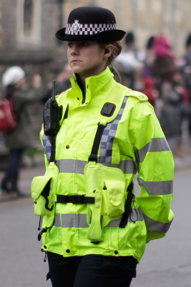 beli-zdolnishta-vo-fidzi-kakvi-uniformi-nosat-policajcite-niz-svetot-foto-03.jpg