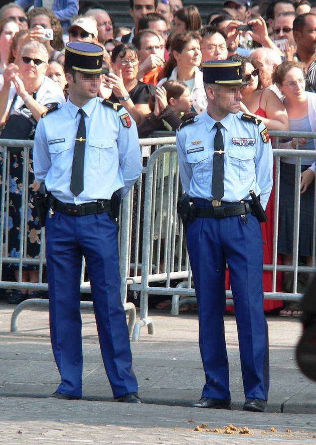 beli-zdolnishta-vo-fidzi-kakvi-uniformi-nosat-policajcite-niz-svetot-foto-05.jpg