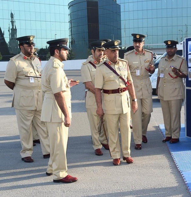 beli-zdolnishta-vo-fidzi-kakvi-uniformi-nosat-policajcite-niz-svetot-foto-06.jpg