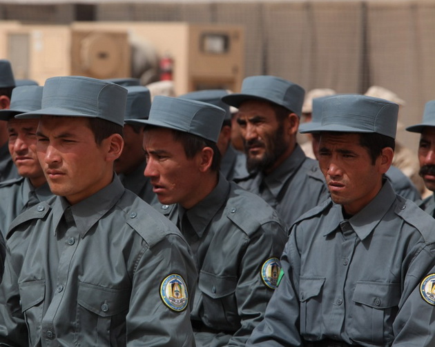 beli-zdolnishta-vo-fidzi-kakvi-uniformi-nosat-policajcite-niz-svetot-foto-14.jpg