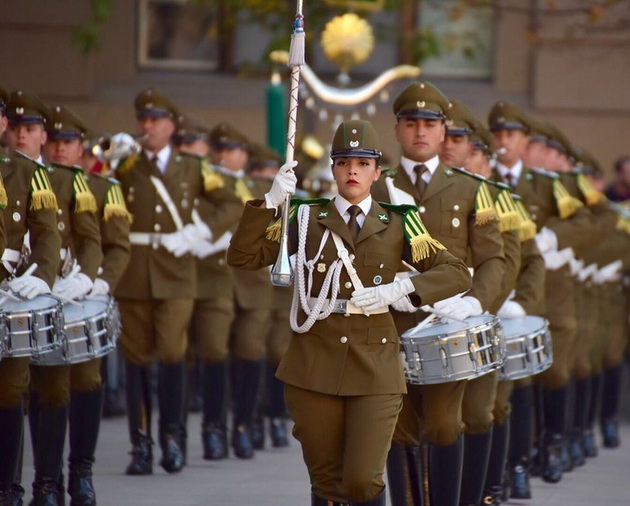 beli-zdolnishta-vo-fidzi-kakvi-uniformi-nosat-policajcite-niz-svetot-foto-25.jpg