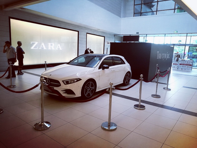 ekskluzivno-viktorija-loba-zboruva-so-avtomobil-so-novata-mercedes-benz-a-klasa-04.jpg