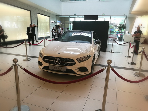 ekskluzivno-viktorija-loba-zboruva-so-avtomobil-so-novata-mercedes-benz-a-klasa-05.jpg