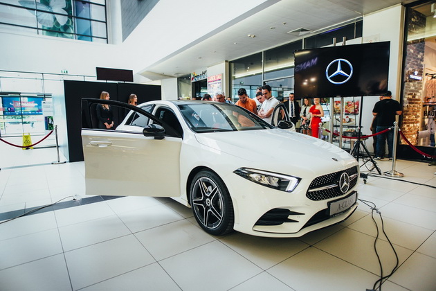 ekskluzivno-viktorija-loba-zboruva-so-avtomobil-so-novata-mercedes-benz-a-klasa-07.jpg