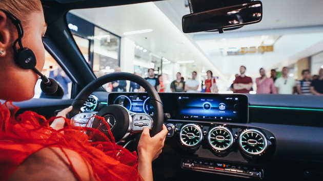 ekskluzivno-viktorija-loba-zboruva-so-avtomobil-so-novata-mercedes-benz-a-klasa-08.jpg