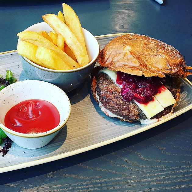 kako-izgledaat-burgerite-vo-razlichni-zemji-niz-svetot-03.jpg
