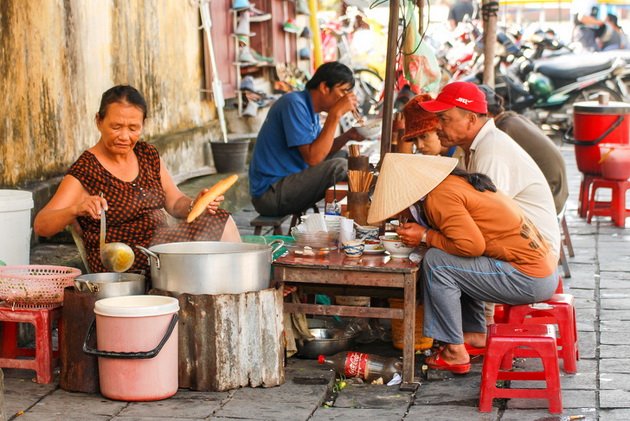 uriniraat-na-ulica-jadat-gluvci-11-fakti-za-zivotot-vo-vietnam-07.jpg