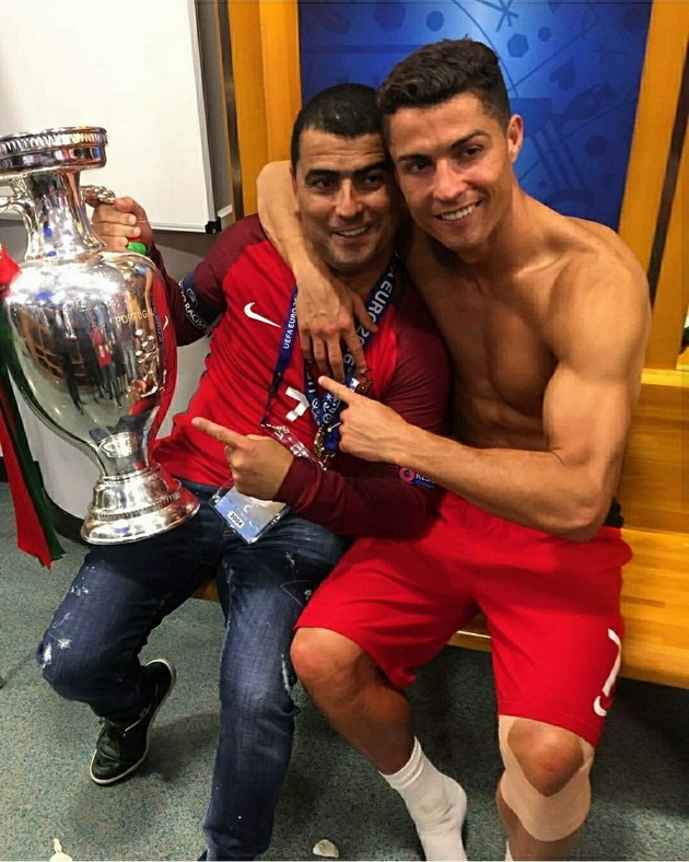 7-prichini-za-da-go-sakate-kristijano-ronaldo-pokraj-fudbalot-redovno-donira-krv-04.jpg