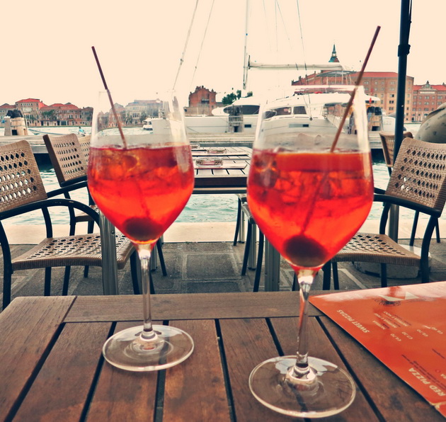 ros-aperol-spritz-noviot-omilen-leten-koktel-04.jpg