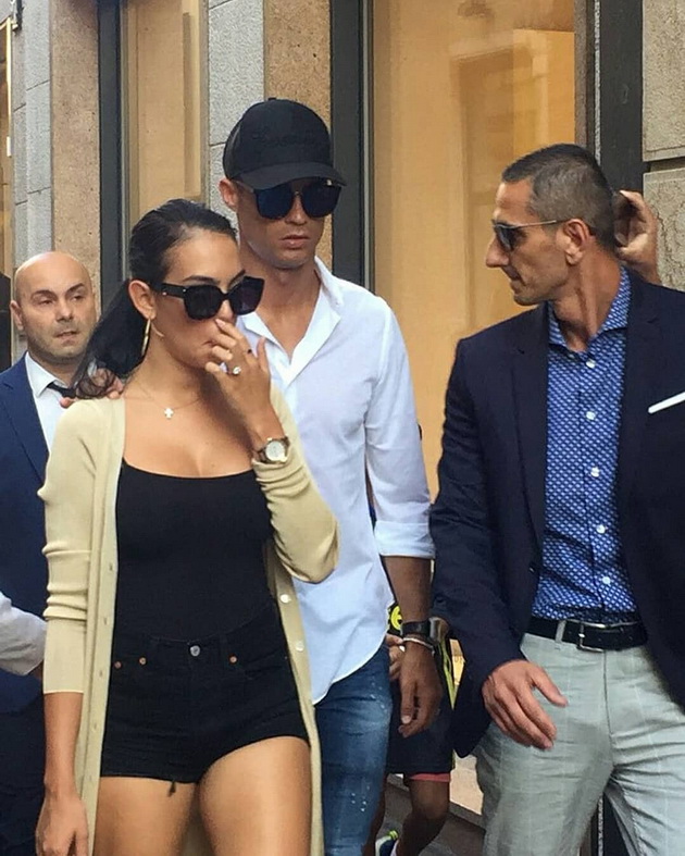 kristijano-ronaldo-i-georgina-rodriguez-na-shopping-niz-milano-foto-4.jpg