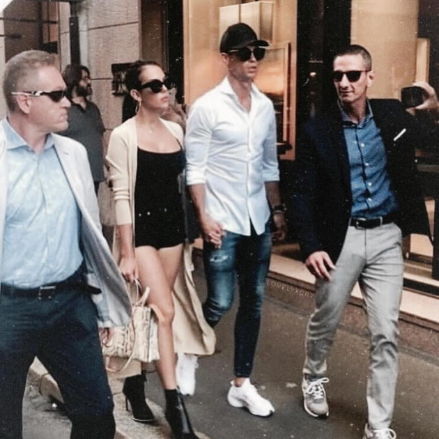 kristijano-ronaldo-i-georgina-rodriguez-na-shopping-niz-milano-foto-6.jpg