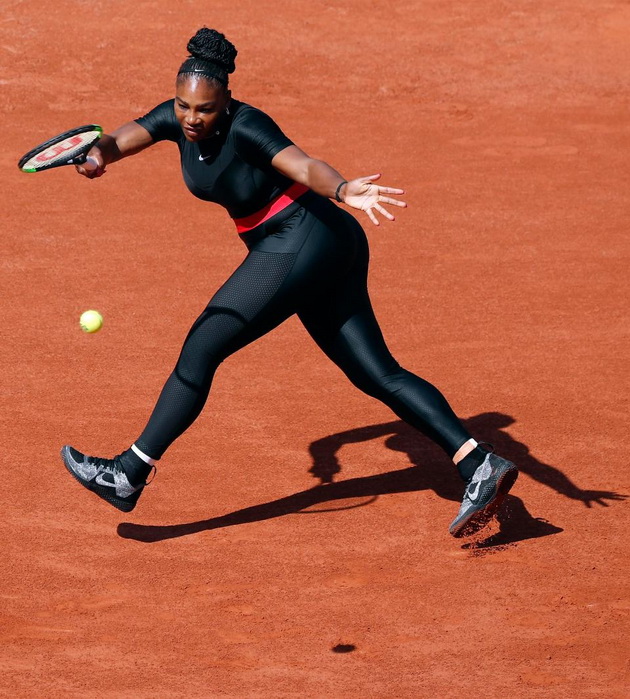 po-skandalot-so-crniot-kombinezon-serena-vilijams-na-us-open-igrase-so-zdolniste-od-tul-3.jpg