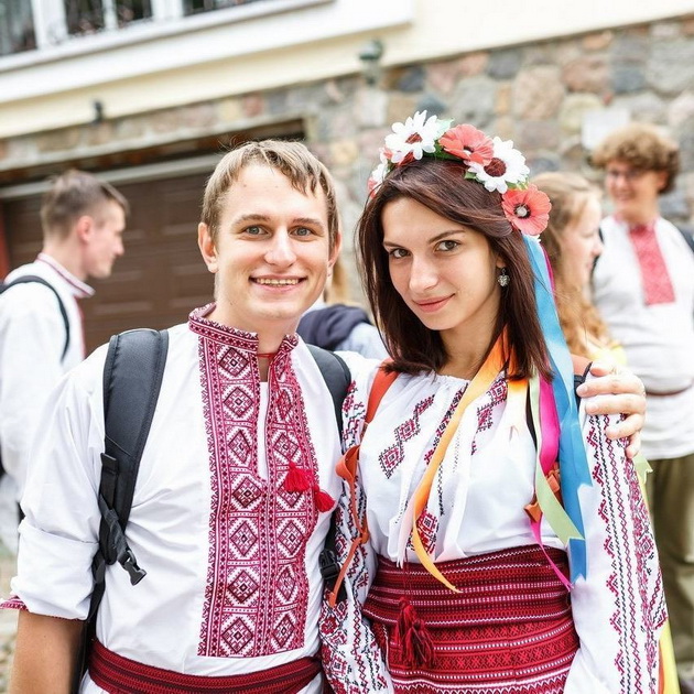 15-tradicionalni-svadbeni-fustani-od-razni-zemji-i-makedonija-ima-bogatstvo-07.jpg