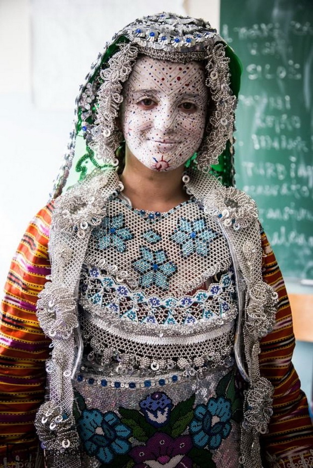 15-tradicionalni-svadbeni-fustani-od-razni-zemji-i-makedonija-ima-bogatstvo-08.jpg