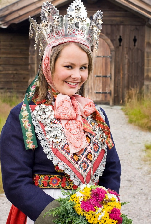 15-tradicionalni-svadbeni-fustani-od-razni-zemji-i-makedonija-ima-bogatstvo-10.jpg