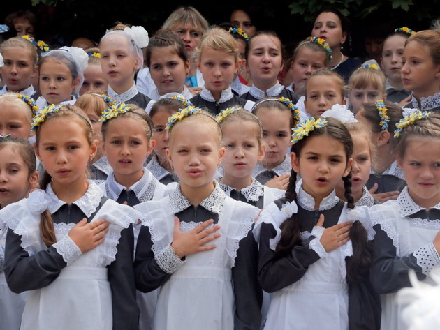 kako-izgledaat-shkolskite-uniformi-vo-15-zemji-niz-svetot-10.jpg