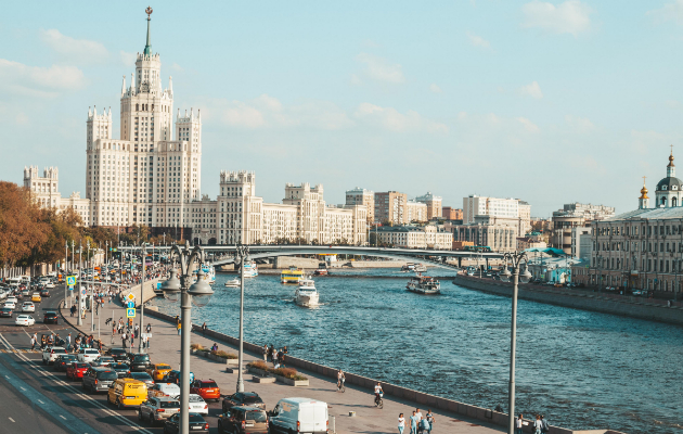 moskva spoj na klasicnoto i modernoto soobracaen metez ogromni oblakoderi i slatki palacinki 5