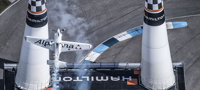 amerikanskiot-pilot-gulijan-gi-bakna-titulite-za-pobedata-vo-indianapolis-povekje.jpg