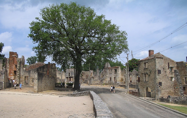 prikazna za francuskoto selo oradur sur glan i mracnata strana na vojnata 9