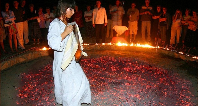 Bugarskite-tancari-koi-igraat-na-ogan-01.jpg